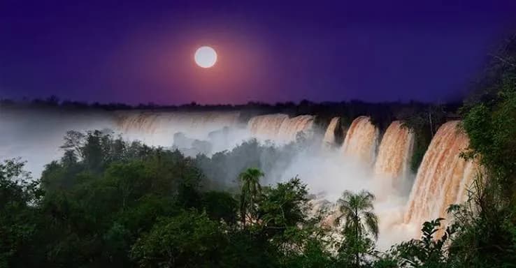 Pasarela frente a las Cataratas argentinas